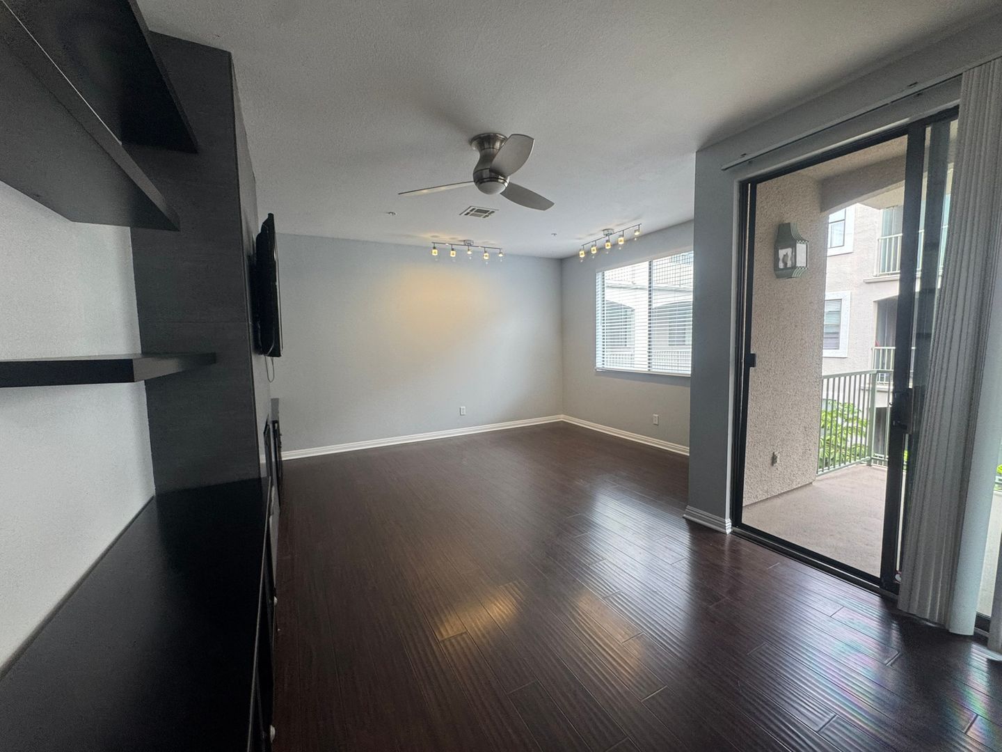 555 Maine Ave Unit 330 - Long Beach - California - 2 bed, 2 bath rental property