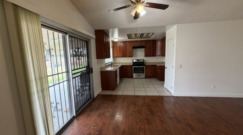 560 S Quince Ave. - Bloomington - California - 5 bed, 2 bath rental property