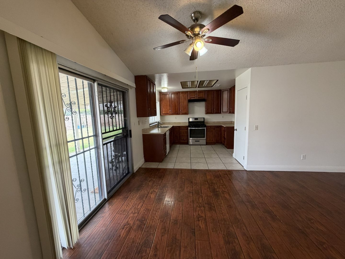 560 S Quince Ave. - Bloomington - California - 5 bed, 2 bath rental property