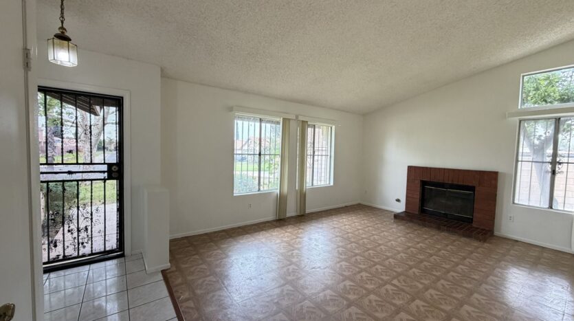 560 S Quince Ave. - Bloomington - California - 5 bed, 2 bath rental property
