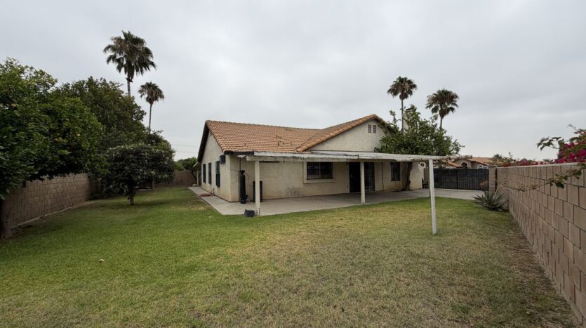 560 S Quince Ave. - Bloomington - California - 5 bed, 2 bath rental property