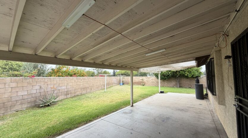 560 S Quince Ave. - Bloomington - California - 5 bed, 2 bath rental property