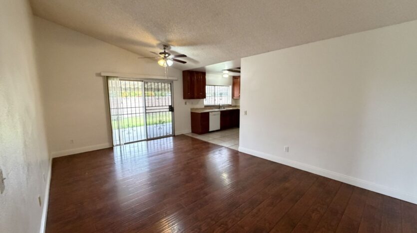 560 S Quince Ave. - Bloomington - California - 5 bed, 2 bath rental property