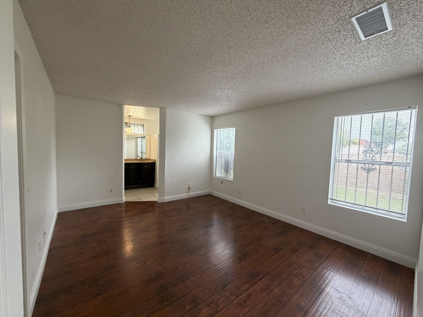 560 S Quince Ave. - Bloomington - California - 5 bed, 2 bath rental property