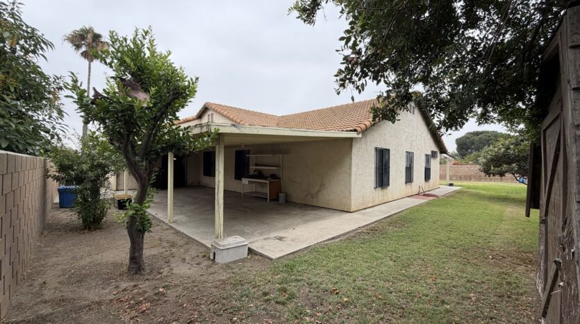 560 S Quince Ave. - Bloomington - California - 5 bed, 2 bath rental property