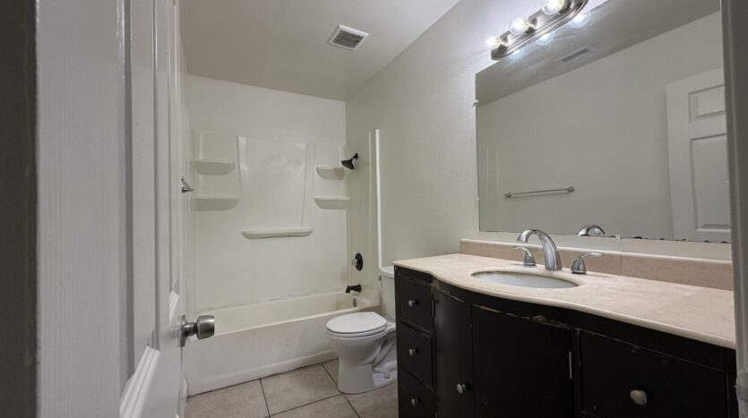 560 S Quince Ave. - Bloomington - California - 5 bed, 2 bath rental property