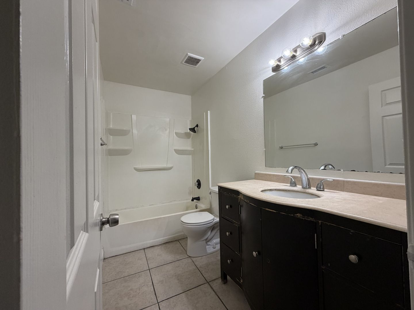 560 S Quince Ave. - Bloomington - California - 5 bed, 2 bath rental property