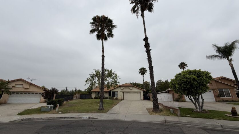 560 S Quince Ave. - Bloomington - California - 5 bed, 2 bath rental property
