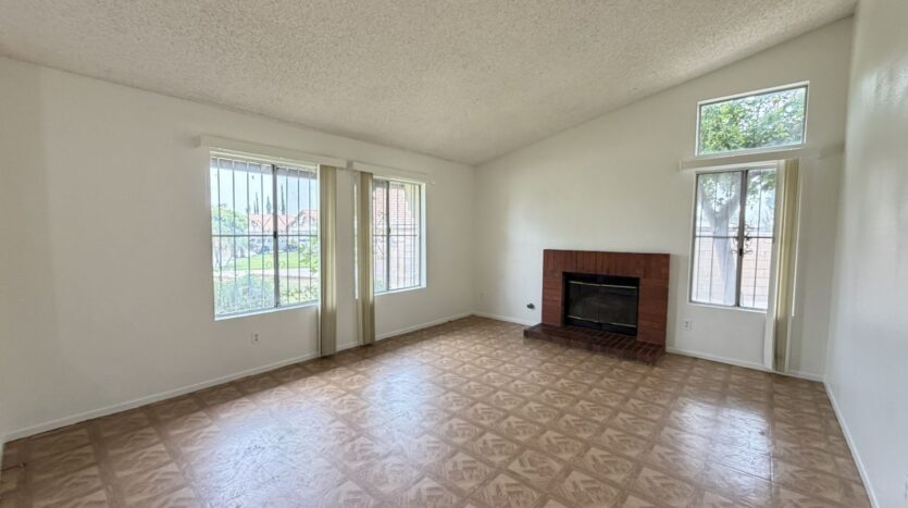 560 S Quince Ave. - Bloomington - California - 5 bed, 2 bath rental property