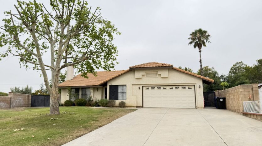 560 S Quince Ave. - Bloomington - California - 5 bed, 2 bath rental property