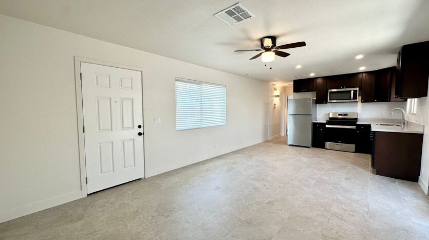 561 Desert View Dr Apt 4 - Palm Springs - California - 1 bed, 1 bath rental property