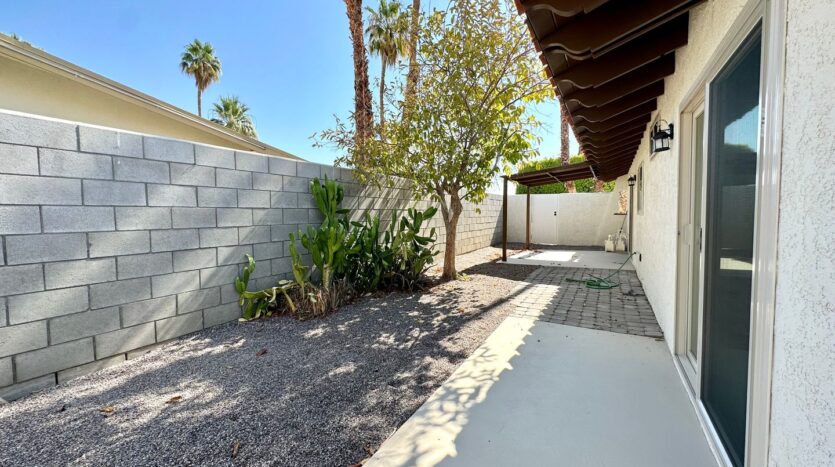 561 Desert View Dr Apt 4 - Palm Springs - California - 1 bed, 1 bath rental property
