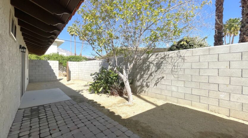 561 Desert View Dr Apt 4 - Palm Springs - California - 1 bed, 1 bath rental property