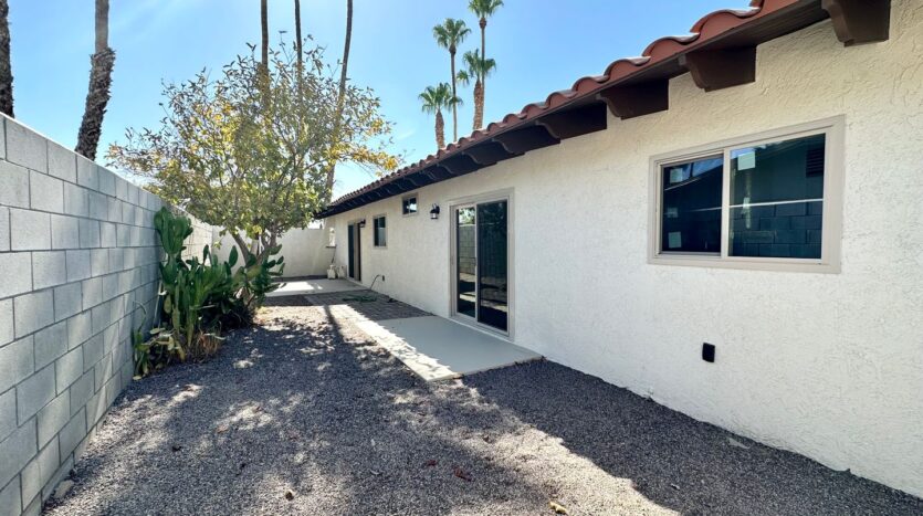 561 Desert View Dr Apt 4 - Palm Springs - California - 1 bed, 1 bath rental property