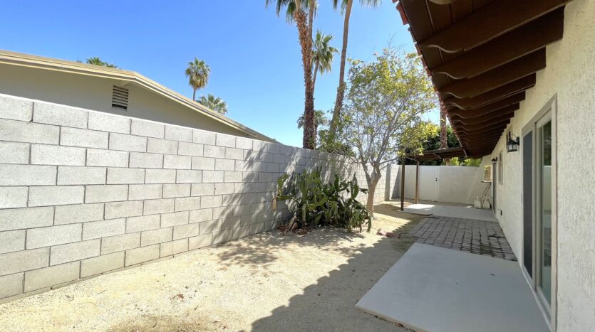 561 Desert View Dr Apt 4 - Palm Springs - California - 1 bed, 1 bath rental property