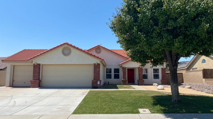 5828 W. Ave L11 - Lancaster - California - 4 bed, 2 bath rental property