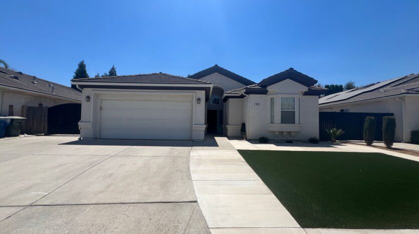 5835 W Athens Ave - Fresno - California - 3 bed, 2 bath rental property