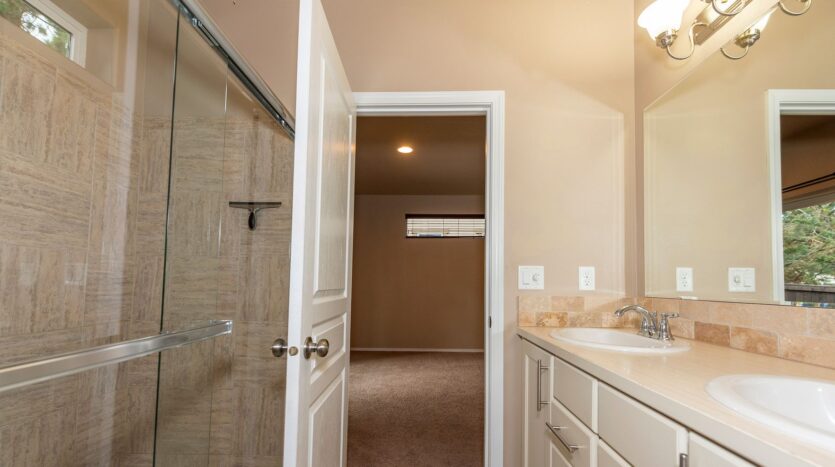 61166 Snowbrush Dr - Bend - Oregon - 3 bed, 2.5 bath rental property