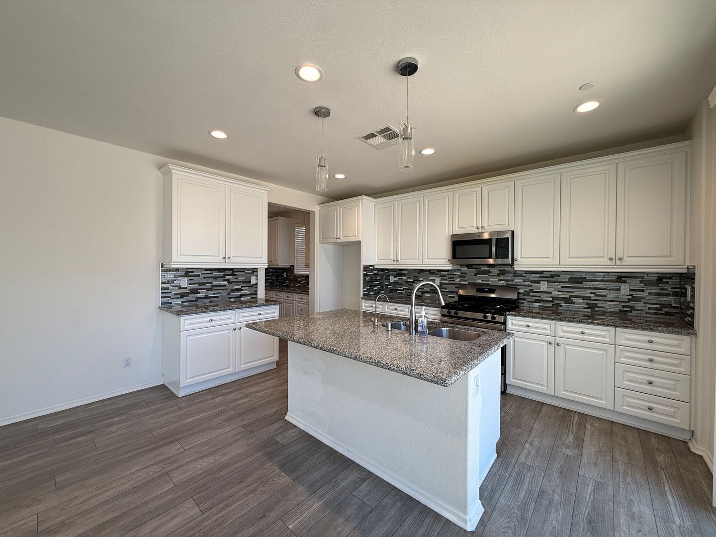 6929 Atmore St. - Palmdale - California - 5 bed, 3.5 bath rental property