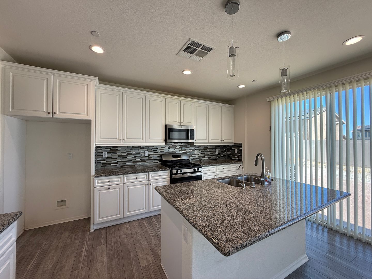6929 Atmore St. - Palmdale - California - 5 bed, 3.5 bath rental property