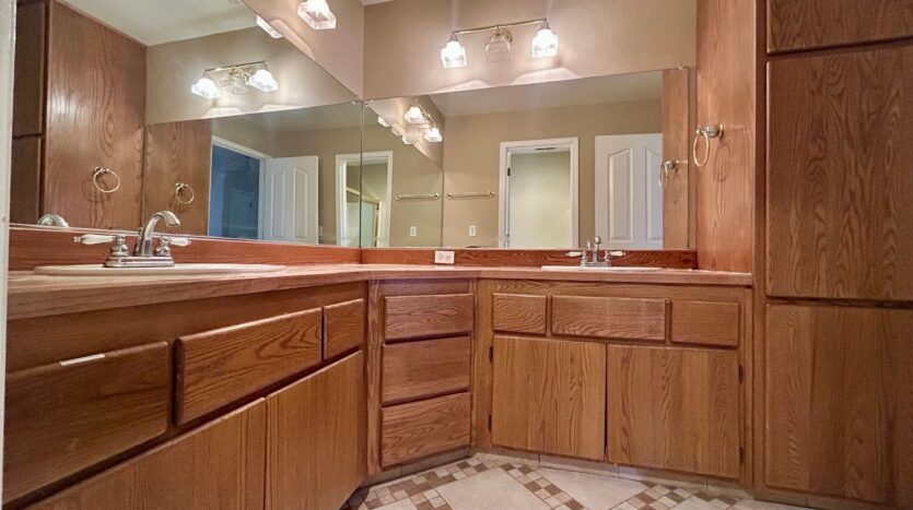 8213 NW 12th Ave - Vancouver - Washington - 4 bed, 2.5 bath rental property