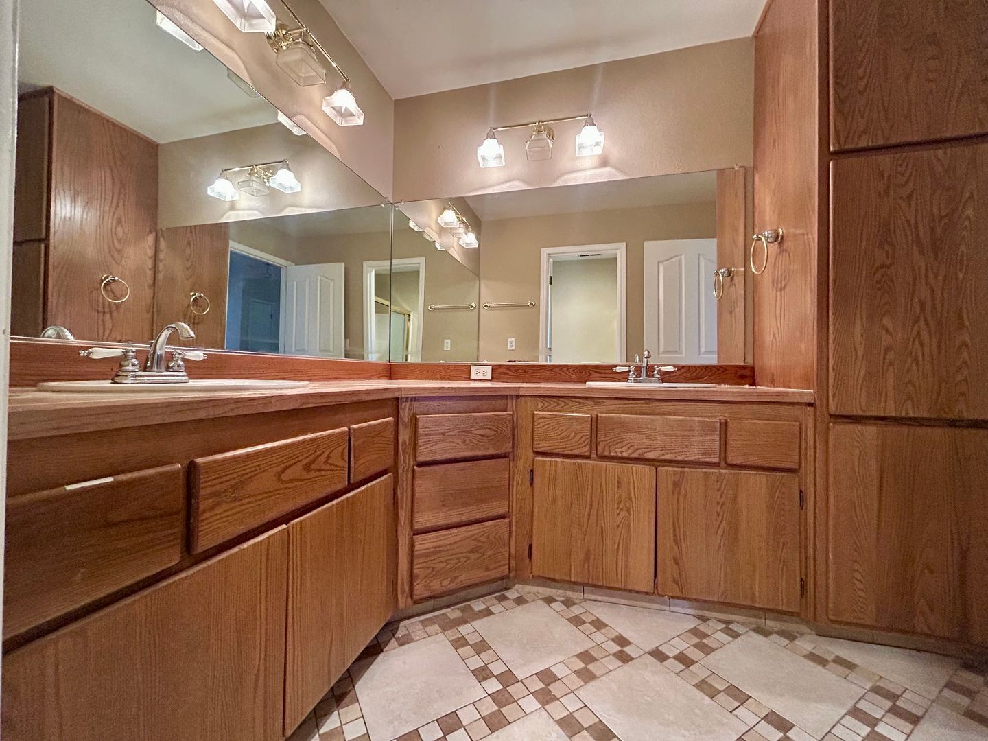 8213 NW 12th Ave - Vancouver - Washington - 4 bed, 2.5 bath rental property