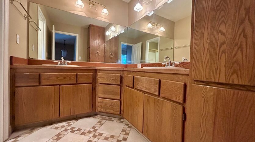 8213 NW 12th Ave - Vancouver - Washington - 4 bed, 2.5 bath rental property