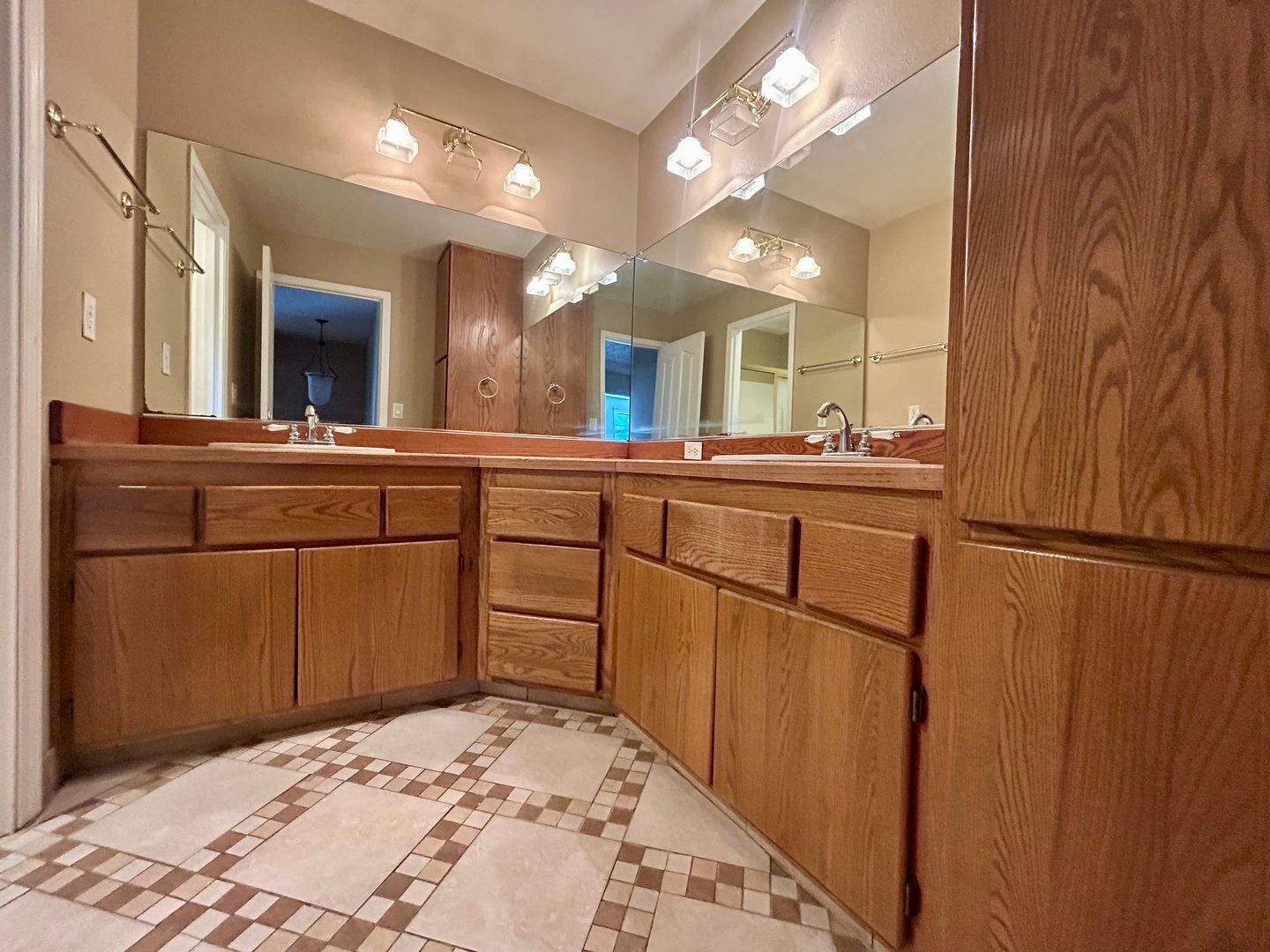 8213 NW 12th Ave - Vancouver - Washington - 4 bed, 2.5 bath rental property
