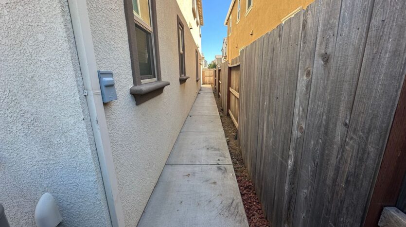 8877 Solo Way  - Elk Grove - California - 5 bed, 3 bath rental property