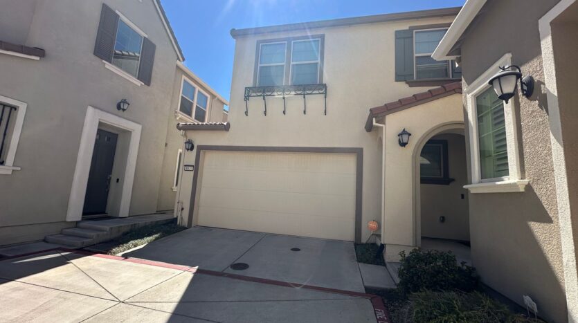 8877 Solo Way  - Elk Grove - California - 5 bed, 3 bath rental property