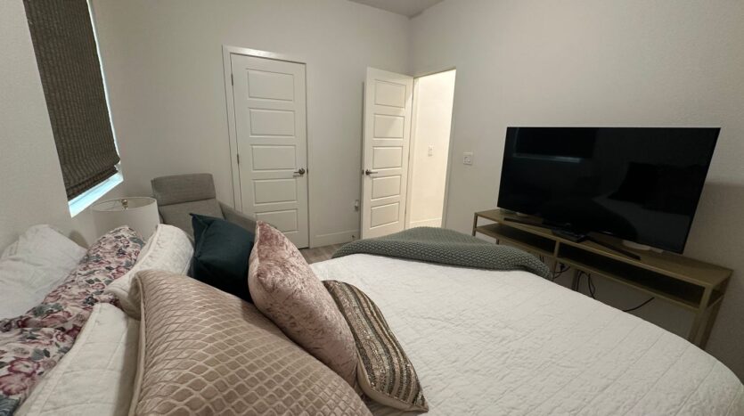 8877 Solo Way  - Elk Grove - California - 5 bed, 3 bath rental property