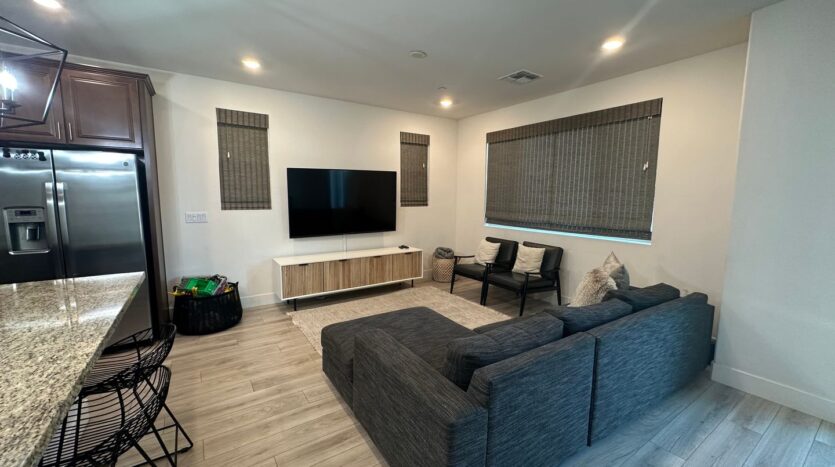 8877 Solo Way  - Elk Grove - California - 5 bed, 3 bath rental property