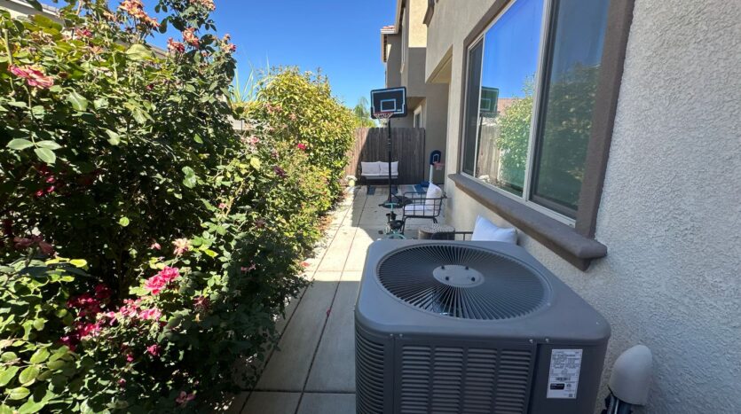 8877 Solo Way  - Elk Grove - California - 5 bed, 3 bath rental property