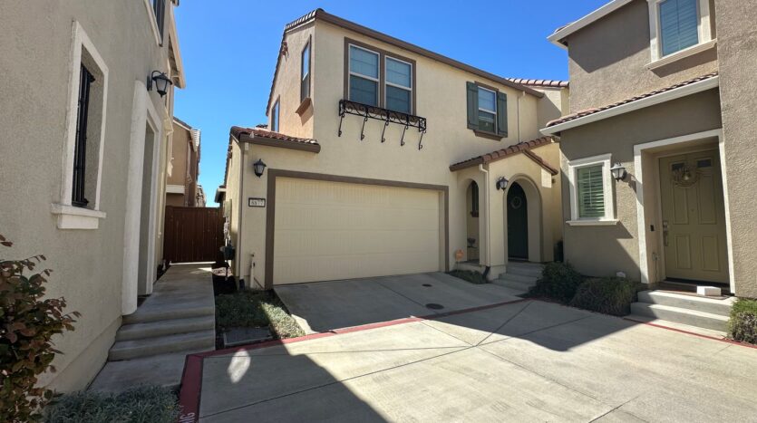 8877 Solo Way  - Elk Grove - California - 5 bed, 3 bath rental property