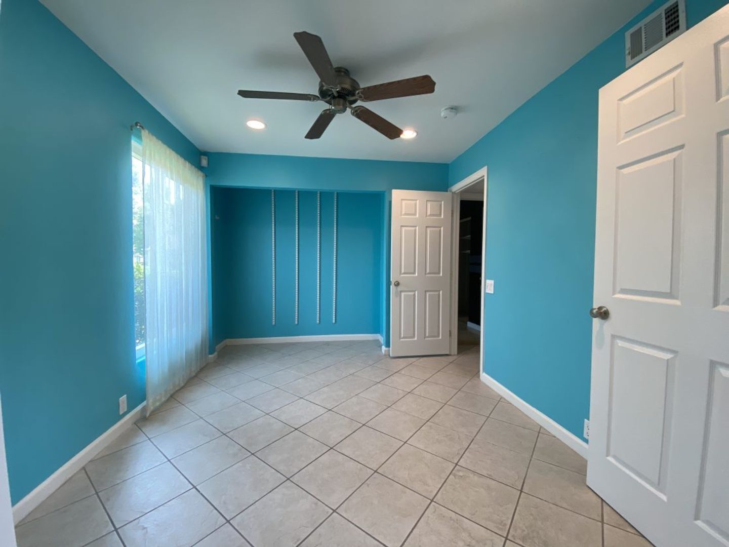10618 Caminito Manso - San Diego - California - 4 bed, 2 bath rental property