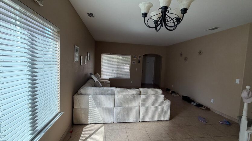 12 Jackdaw Ct  - Sacramento - California - 5 bed, 2.5 bath rental property
