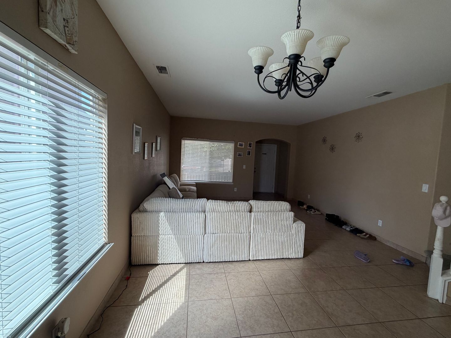 12 Jackdaw Ct  - Sacramento - California - 5 bed, 2.5 bath rental property
