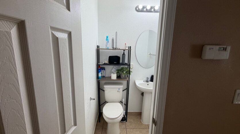 12 Jackdaw Ct  - Sacramento - California - 5 bed, 2.5 bath rental property