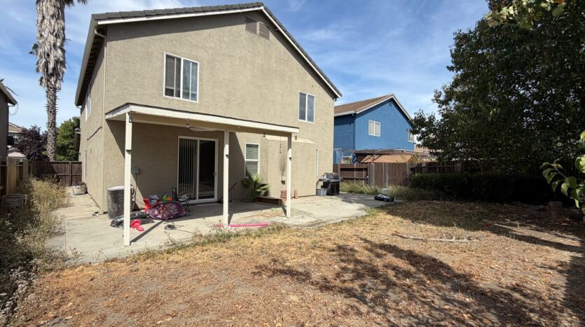 12 Jackdaw Ct  - Sacramento - California - 5 bed, 2.5 bath rental property