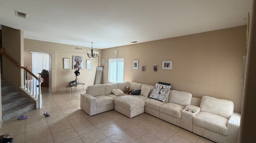 12 Jackdaw Ct  - Sacramento - California - 5 bed, 2.5 bath rental property