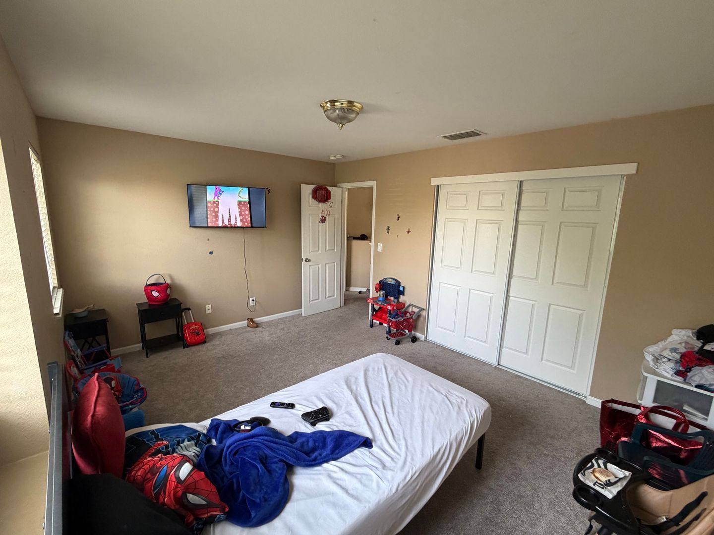12 Jackdaw Ct  - Sacramento - California - 5 bed, 2.5 bath rental property