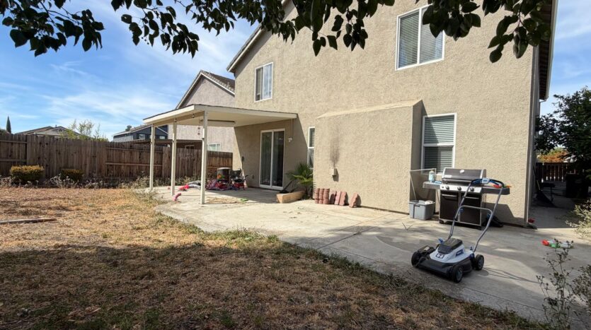 12 Jackdaw Ct  - Sacramento - California - 5 bed, 2.5 bath rental property