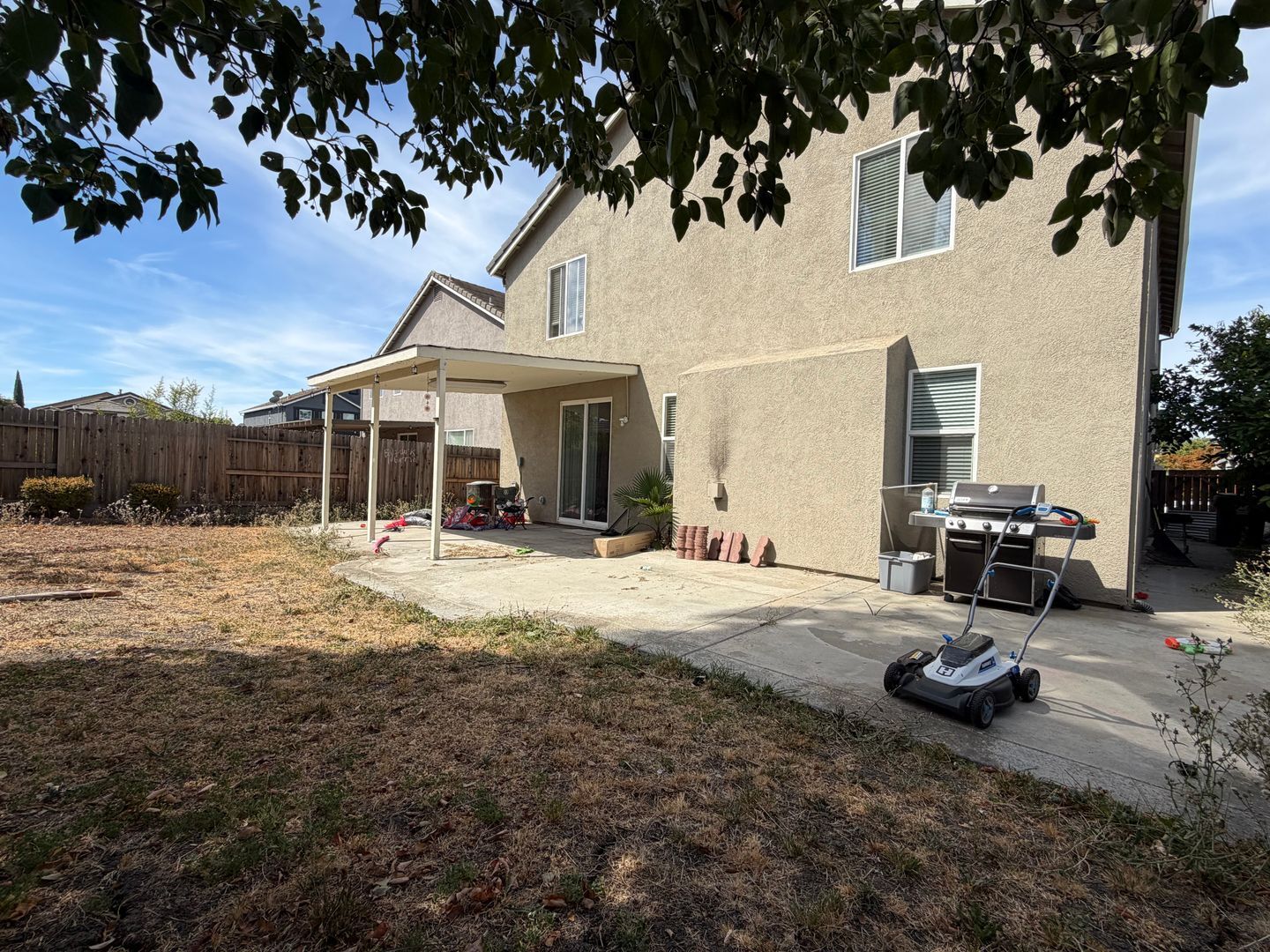12 Jackdaw Ct  - Sacramento - California - 5 bed, 2.5 bath rental property