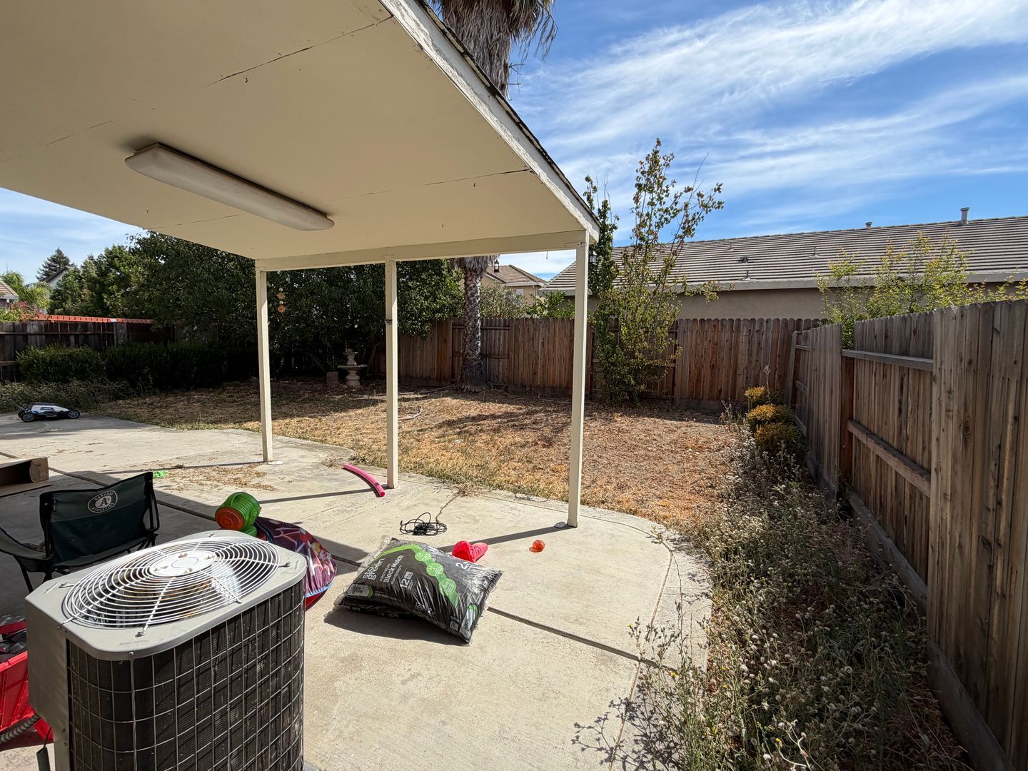 12 Jackdaw Ct  - Sacramento - California - 5 bed, 2.5 bath rental property