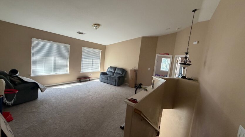 12 Jackdaw Ct  - Sacramento - California - 5 bed, 2.5 bath rental property