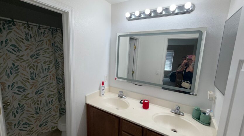 12 Jackdaw Ct  - Sacramento - California - 5 bed, 2.5 bath rental property