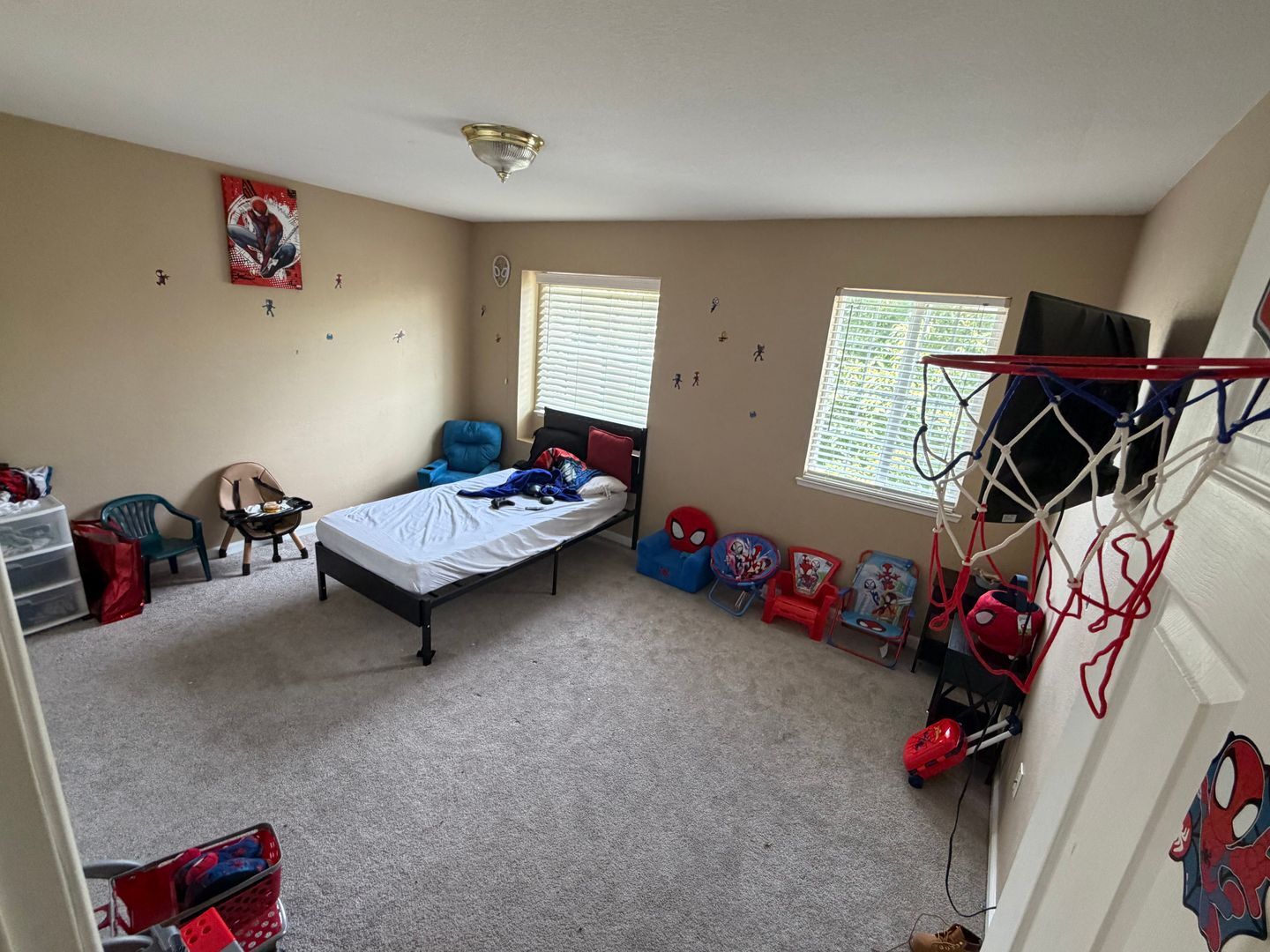 12 Jackdaw Ct  - Sacramento - California - 5 bed, 2.5 bath rental property