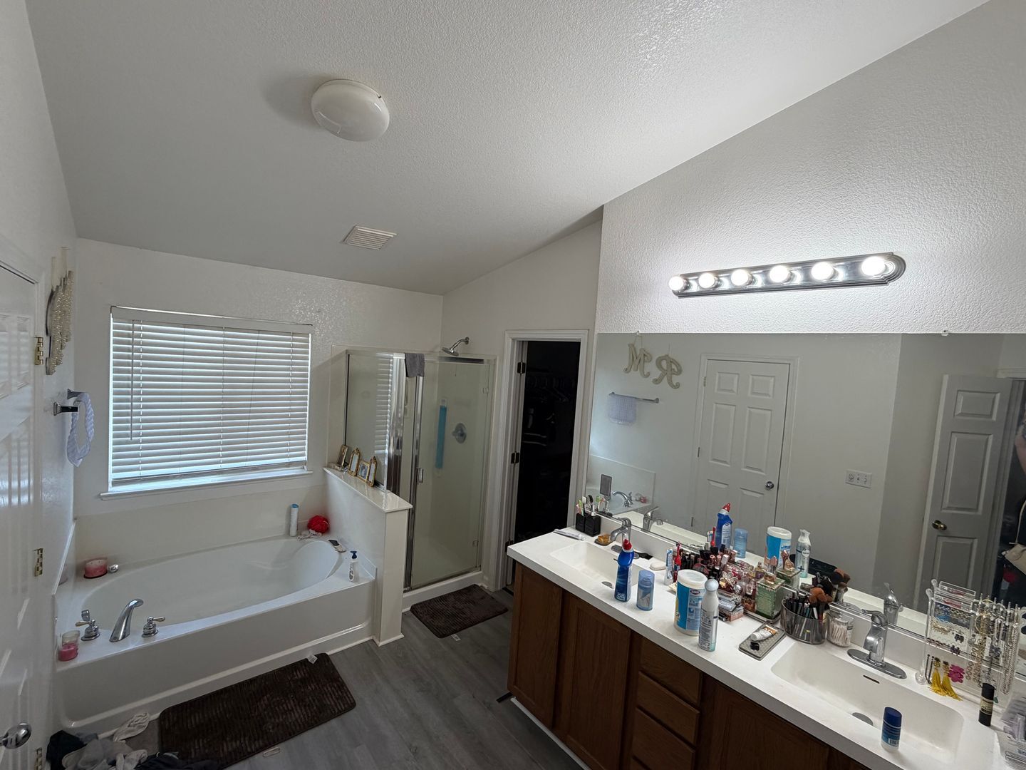 12 Jackdaw Ct  - Sacramento - California - 5 bed, 2.5 bath rental property