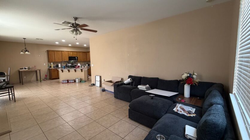 12 Jackdaw Ct  - Sacramento - California - 5 bed, 2.5 bath rental property