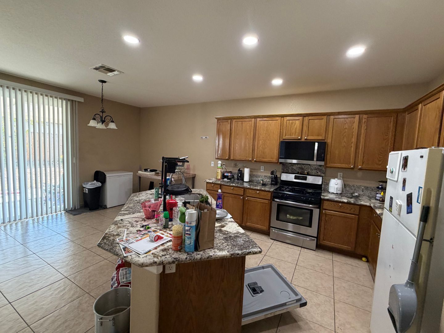 12 Jackdaw Ct  - Sacramento - California - 5 bed, 2.5 bath rental property